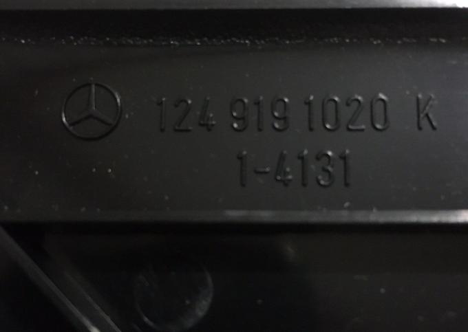 Панель,направл.шина справа,прав.сид.Mercedes(W124) A1249191020