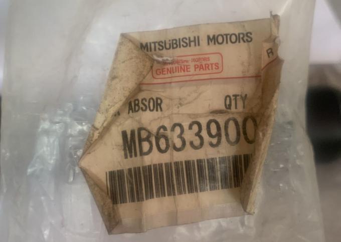 Амортизатор передний Mitsubishi Pajero Montero MB633900
