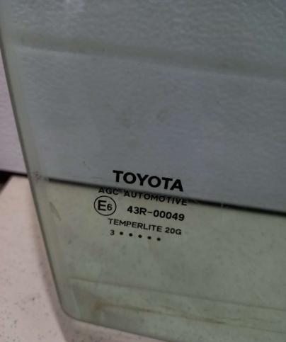 Стекло заднее правое  Toyota Camry 55