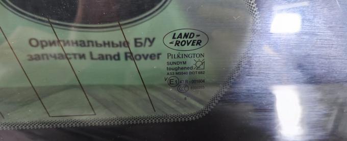 Стекло кузовное глухое левое Land Rover Sport L320 LR029810