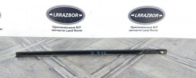 Молдинг стекла правый Land Rover Freelander 2 2.2 LR001737