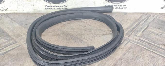 Уплотнитель двери задний Land Rover Freelander 2 LR001631