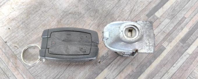 Ключ зажигания Land Rover Freelander 2 2.2 LR013005