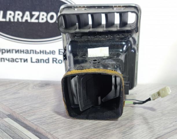 Дефлектор левый Land Rover Range Rover L322 LR016436