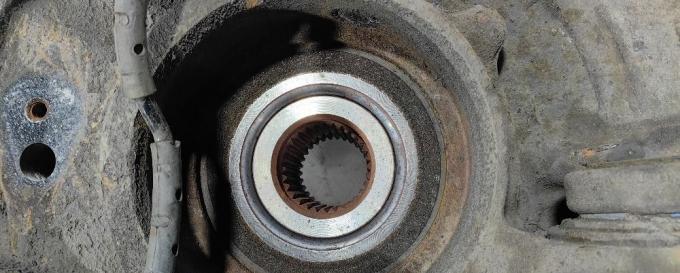 Кулак задний левый Range Rover L322 02-09 RLH000070