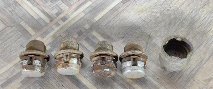 Секретка на колеса комплект Range Rover L322 L320 RRB500120