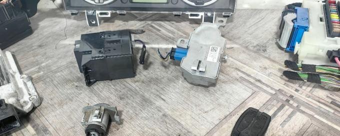 Блоки комплект Land Rover Freelander 2 2.2 LR009331