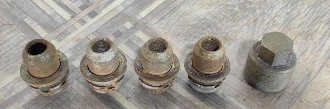 Секретка на колеса комплект Range Rover L322 L320 RRB500120
