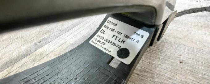 Ручка двери передняя левая Range Rover Sport L320 LR018296