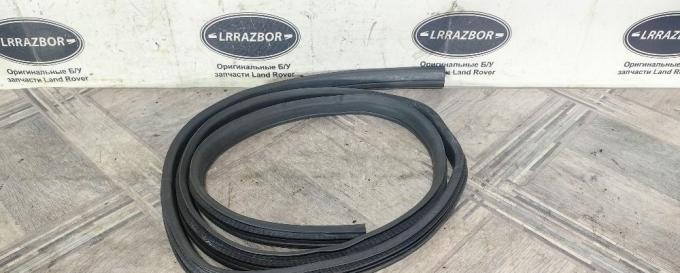Уплотнитель двери задний Land Rover Freelander 2 LR001631
