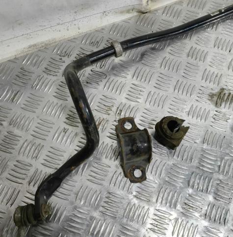 Стабилизатор передний Land Rover Freelander 2 2.2 LR008740