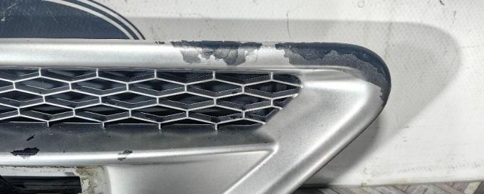 Решетка жабра правая Land Rover Freelander 2 LR001658