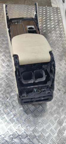 Консоль подлокотник Range Rover Sport 2 L494 LR044748