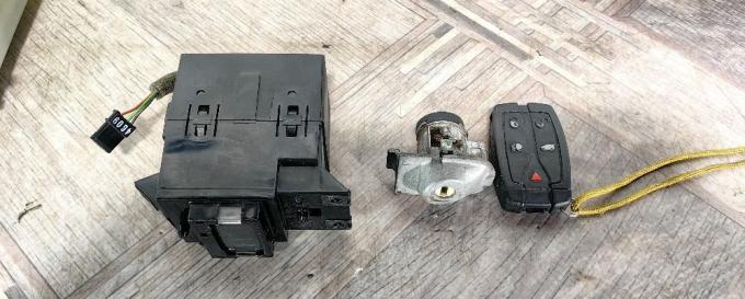 Блоки комплект Land Rover Freelander 2 2.2 МКПП LR018393