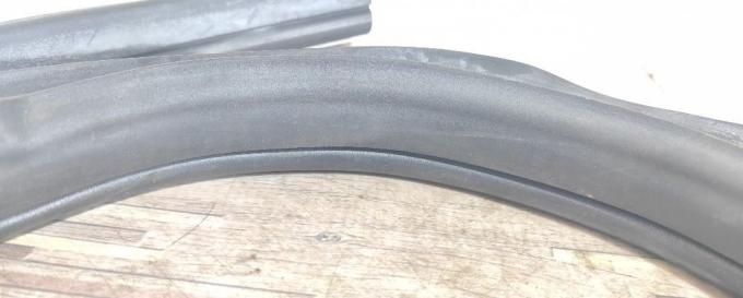 Уплотнитель двери задний Land Rover Freelander 2 LR001631