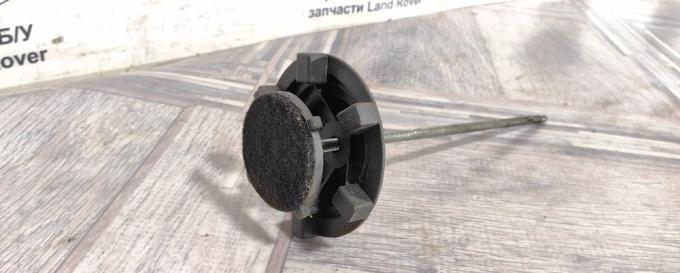 Держатель запаски в багажнике Freelander 2 L359 LR002872