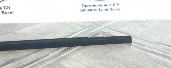 Молдинг стекла правый Land Rover Freelander 2 2.2 LR001737