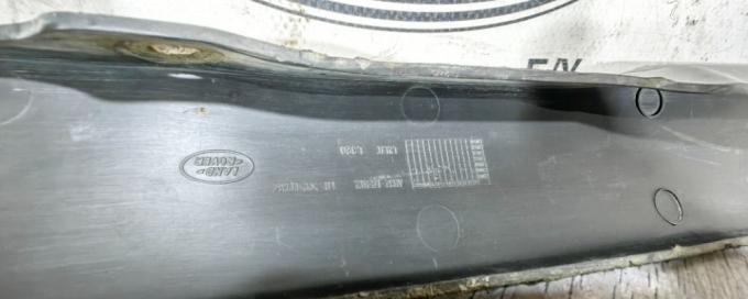 Ресничка левая Range Rover Sport L320 2009-2013 LR015130