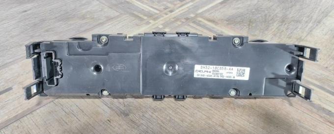 Аудио система стандартная Land Rover Freelander 2 LR040696