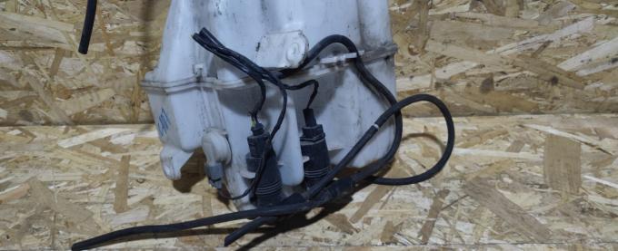 Бачок омывателя в сборе Land Rover Freelander 2 LR002305