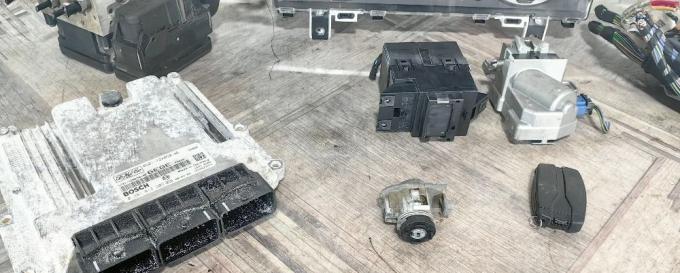 Блоки комплект Land Rover Freelander 2 2.2 LR009331
