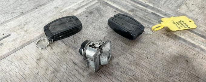 Ключ зажигания 2 шт Land Rover Freelander 2 2.2 LR013005