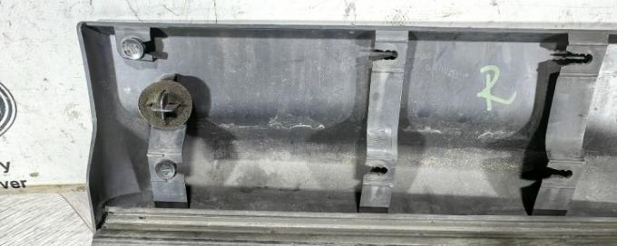 Молдинг двери задний правый Range Rover Sport 320 DGP000222PCL