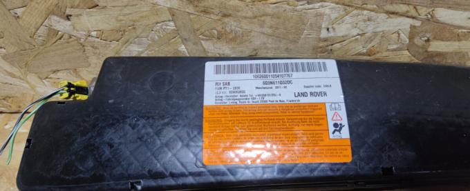 Подушка в сидение правая Land Rover Freelander 2 LR010127