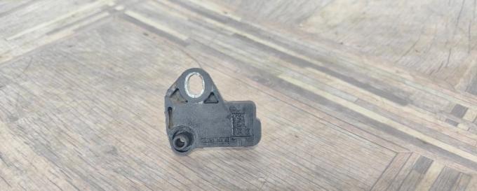 Датчик коленвала Land Rover Freelander 2 2.2 LR000681