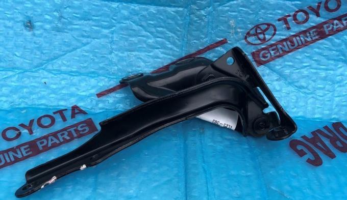 Петля капота Toyota Land Cruiser 200 2007-2015 53420-60190