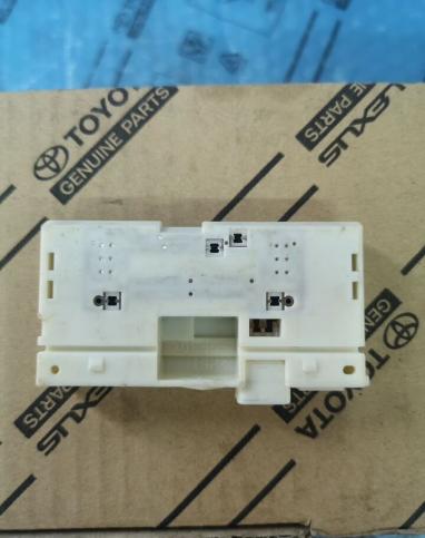 Кнопка багажника Toyota Land Cruiser 200 2008-2015 84840