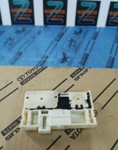 Кнопка багажника Toyota Land Cruiser 200 2008-2015 84840