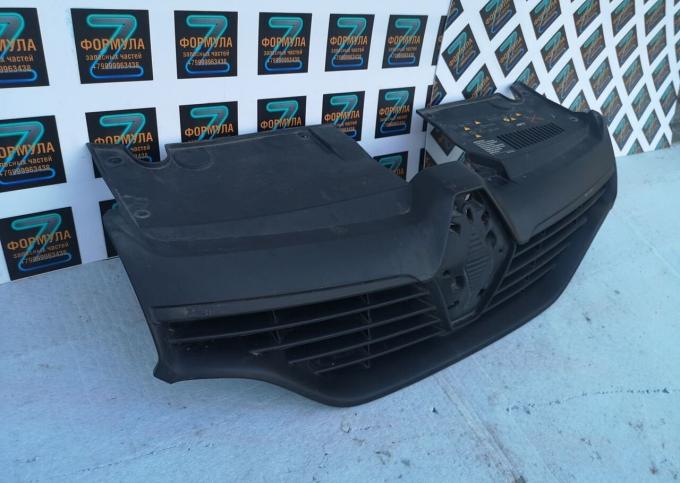 Решетка радиатора Renault Logan 2 2012-2018 623105727R