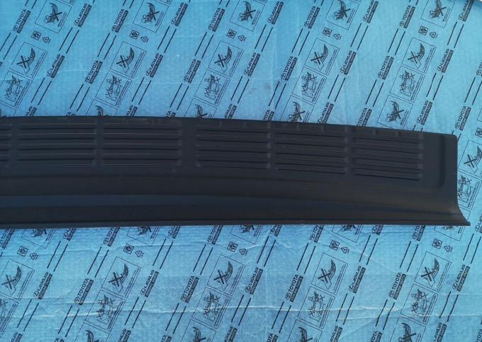 Накладка заднего бампера Land Cruser 200 2008-2021 52162-60040