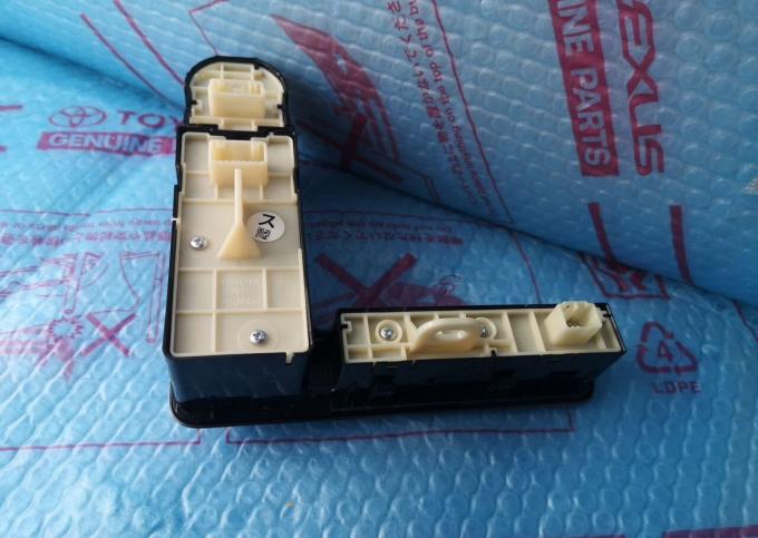 Блок управления пoдвeскoй Toyota Land Cruiser 200 84010-60F60
