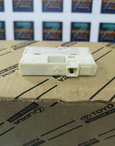 Кнопка багажника Toyota Land Cruiser 200 2008-2015 84840