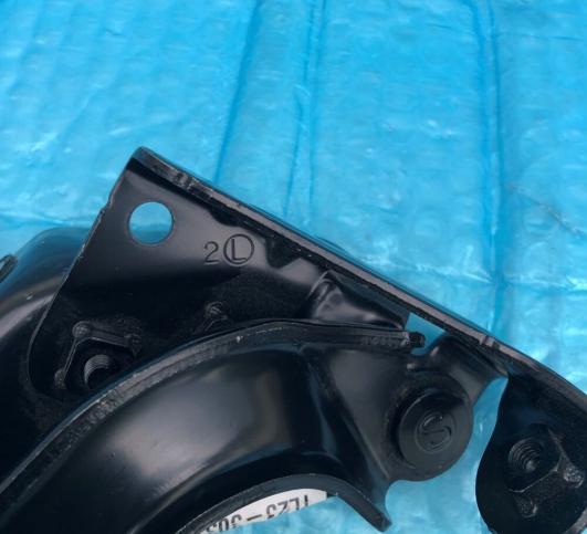 Петля капота Toyota Land Cruiser 200 2007-2015 53420-60190