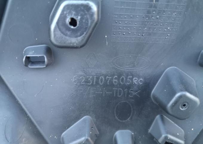 Решетка радиатора Renault Logan 2 2012-2018 623105727R