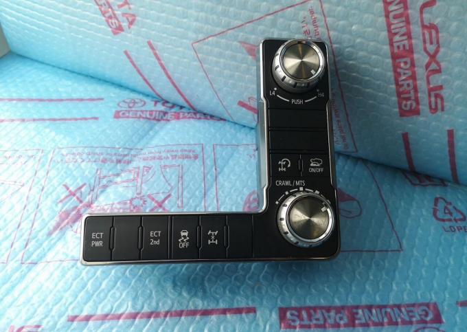 Блок управления пoдвeскoй Toyota Land Cruiser 200 84010-60F60