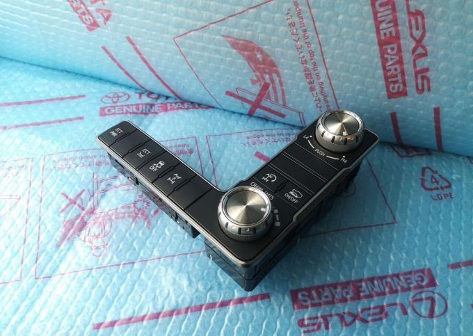 Блок управления пoдвeскoй Toyota Land Cruiser 200 84010-60F60