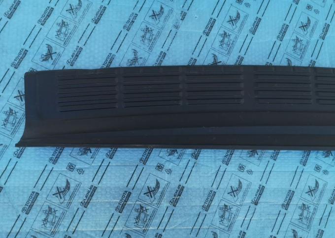 Накладка заднего бампера Land Cruser 200 2008-2021 52162-60040