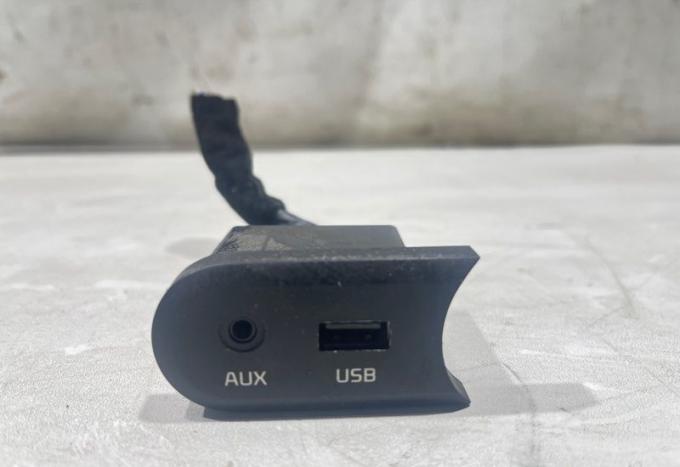 Разъем AUX USB Kia Ceed 2 2013-2018 96120A2000