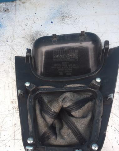 Накладка декоративная МКПП Hyundai Tucson 2004-20 84651-2E500