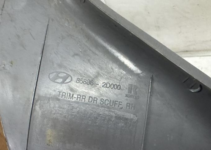 Накладка порога задняя правая Hyundai Elantra xd 858862D000