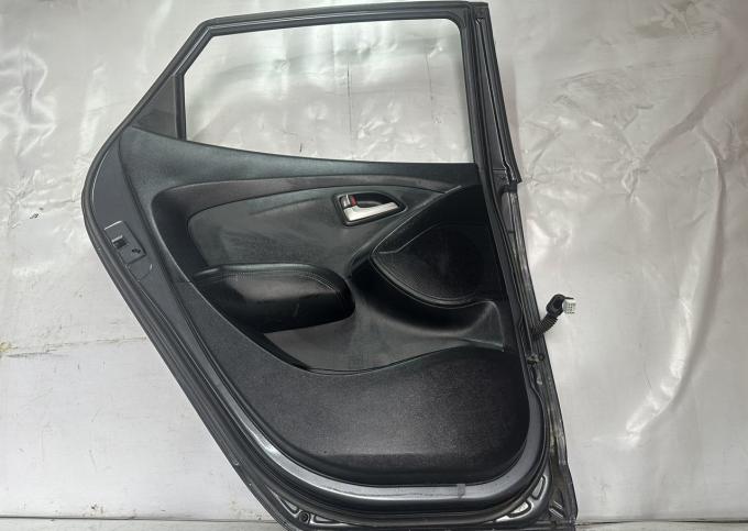 Дверь заднее левое Hyundai ix35 2009-2013 770032Y000