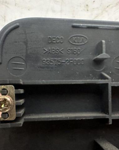 Кнопка стеклоподъемникa передней двери Kia cerato 93575-2F000