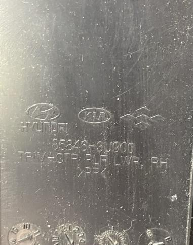 Обшивка правой центральной стойки Kia Sportage 3 858463U900