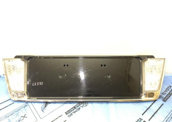 Накладка на крышку багажника Lexus LX 570 76802-60030-C0