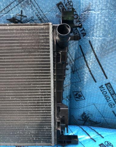Радиатор охлаждения Renault Duster 214106179R