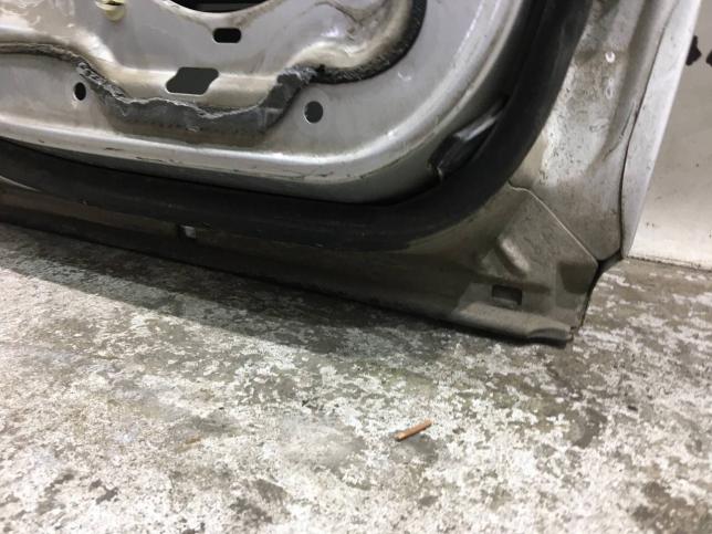 Дверь задняя левая Mercedes W203 A2037300705